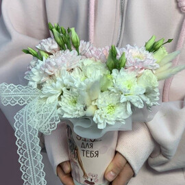 Стаканчик с эустомой 