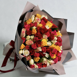 Buket iz Kenijskoj 101 rozi