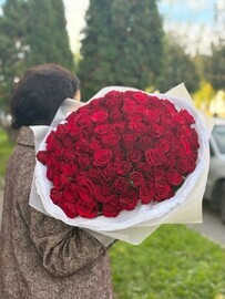 Buket iz 101 kenijskoj rozi Red
