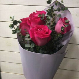 Buket iz 5 rozovih roz