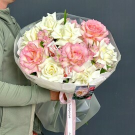 Buket iz frantcuzskih roz i al_stromerij "Aromat sladkih chuvstv"