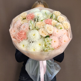 Букет из кустовых роз и альстромерии 422