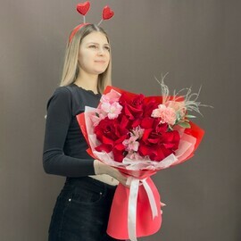 Buket iz frantcuzskih roz i al_stromerij №404