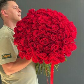 Buket iz 101 krasnoj rozi "Istinnaya lyubov_"