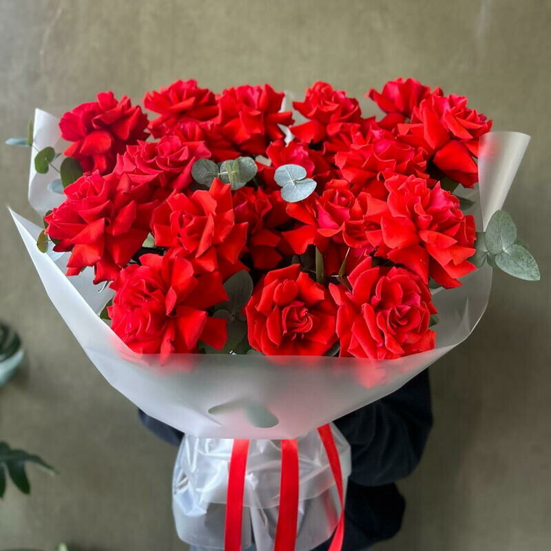 YArkij buket alih frantcuzskih roz, standart