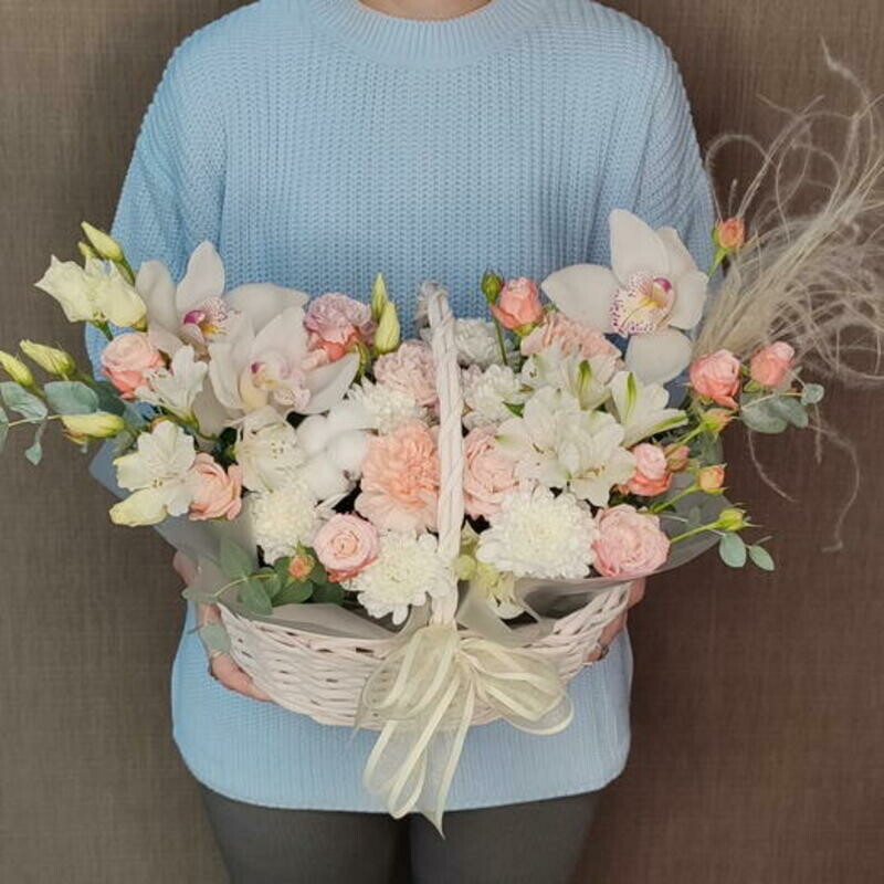 Korzina s tcvetami "Ot vsej dushi !", standart