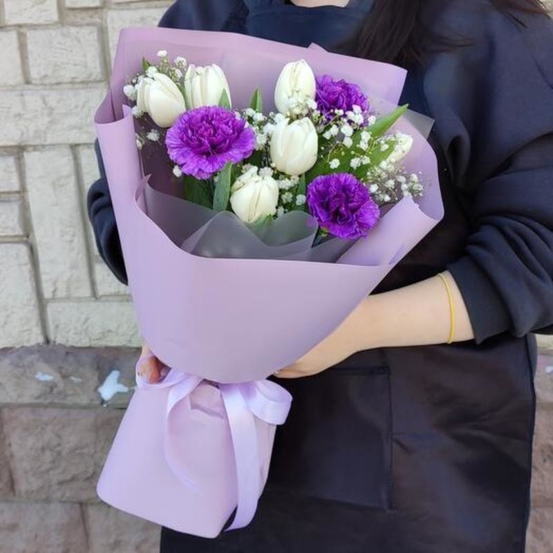 Букет тюльпан и диантусов "Загадка", стандартный