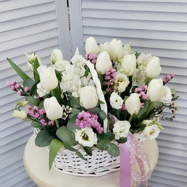 Цветы в корзине "Безупречность"
