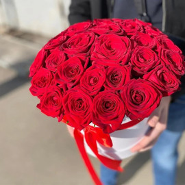 Roses in a hat box "I miss you!"