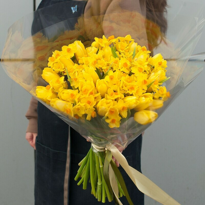  Букет цветов "Золотистые тюльпаны и нарциссы", стандартный