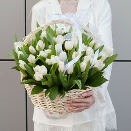 Korzina iz belih tyul_panov "Royal Virdzhiniya"