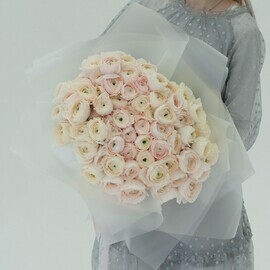 Большой букет из нежных ранункулусов Романтичные цветы