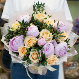 Букет из пионов и роз "Hanna"