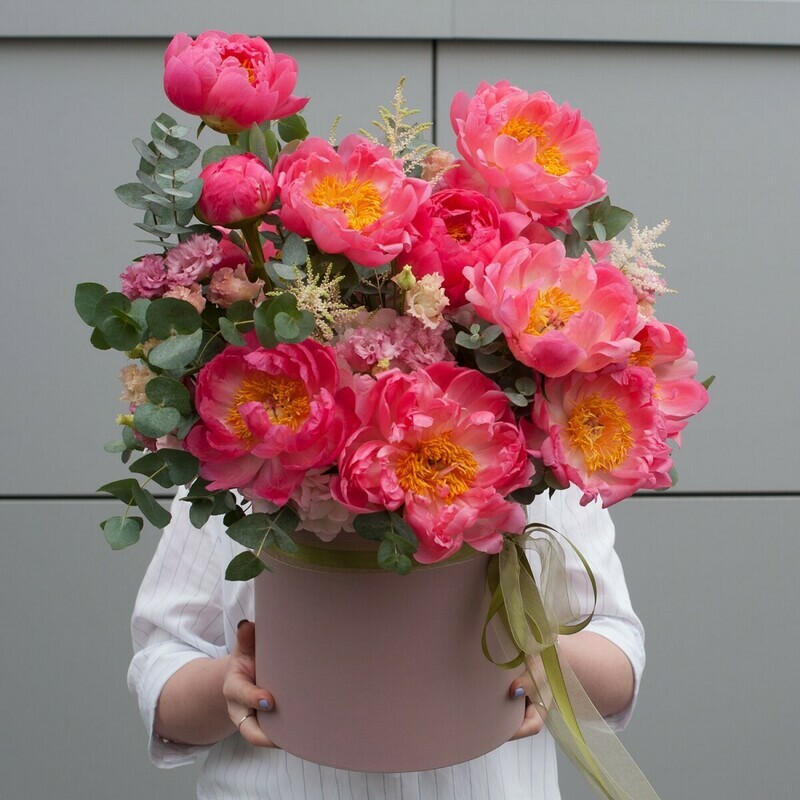 Korobka s tcvetami "Korallovie kraski", standart