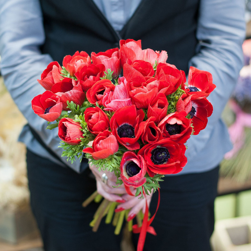 Buket tcvetov "Krasnie anemoni", standart