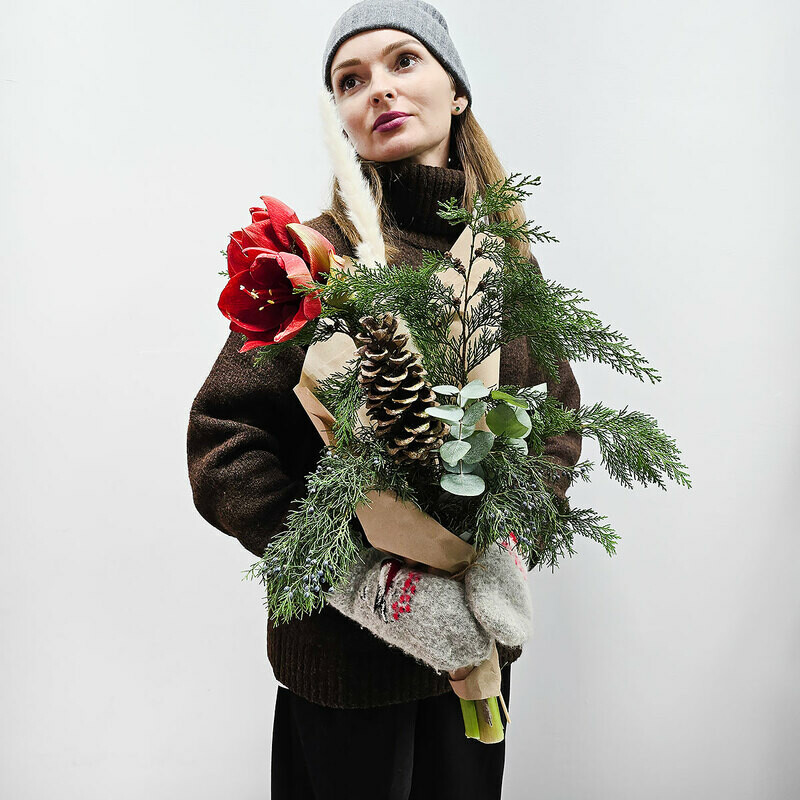 Stil_nij zimnij buket s amarillisom, standart