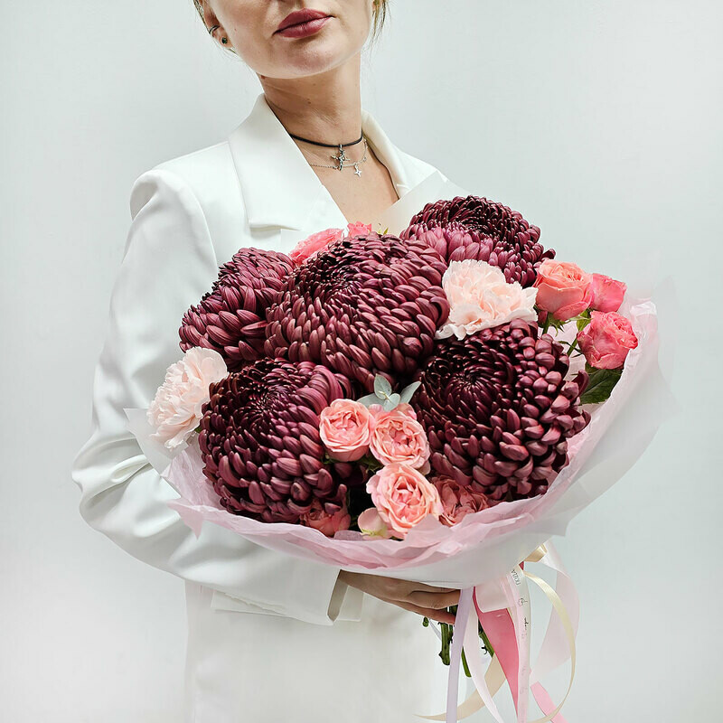 Букет бургунди ред и пионовидных кустовых роз, стандартный