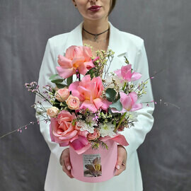 Цветы в коробке Собрано ветром