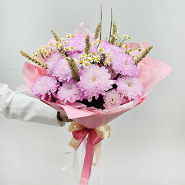 Buket s tcvetnoj hrizantemoj i pshenitcej