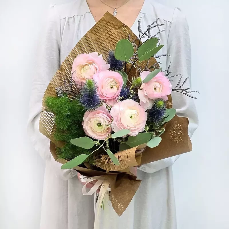 Ранункулюс в траве, стандартный