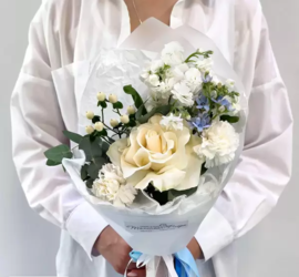 Laskovost_ belosnezhnosti kompaktnij buket