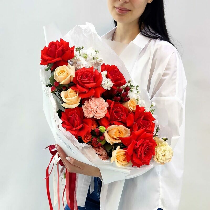 Dihanie ognya shikarnij buket s frantcuzskimi rozami, standart