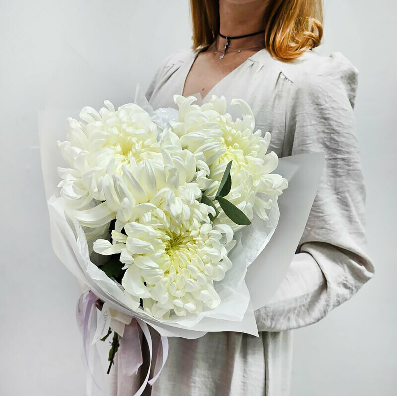 Monobuket iz hrizantem "Belij vostorg", standart