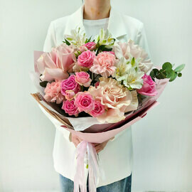 Avtorskij buket " TCvetushij Maj"