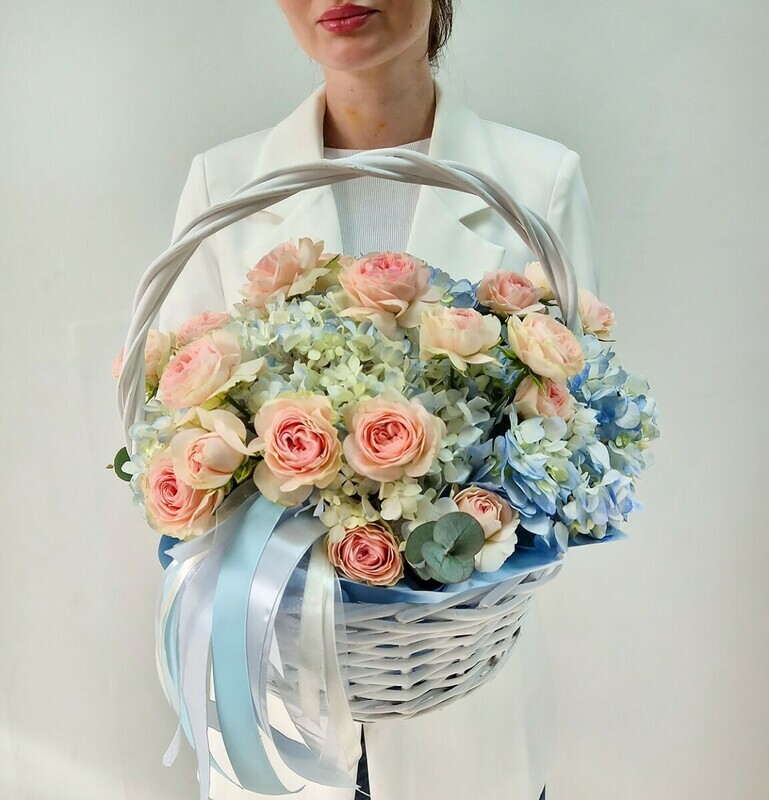 Корзина с гортензией " Небесный взор", стандартный