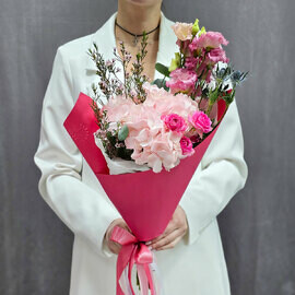 Buket s gortenziej Rozovoe siyanie