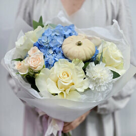 Букет из роз,гортензии и тыквы Карета для Золушки