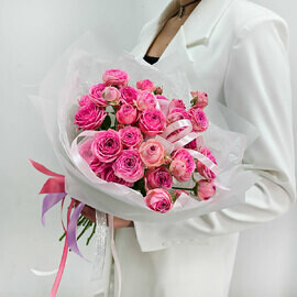 Букет кустовых пионовидных роз Малиновость 7