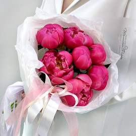 SHarm korallovij buket pionov