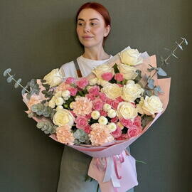 Buket iz roz,diantusov i hrizantem N_yuton (razmer L)