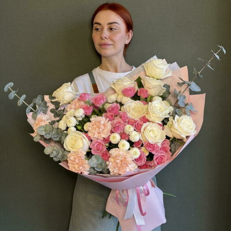 Buket iz roz,diantusov i hrizantem N_yuton (razmer L), standart