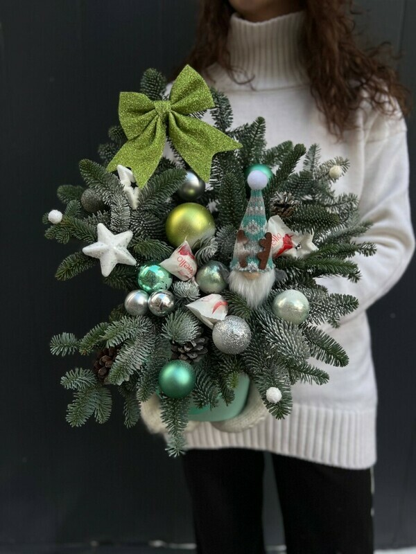 Novogodnyaya kompozitciya Hvojnij syurpriz, standart