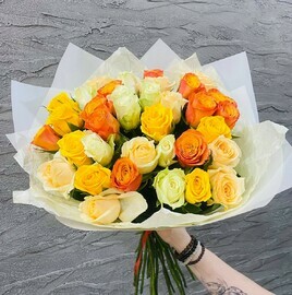 Пышный букет из 35 кенийских роз микс. Розы Кения