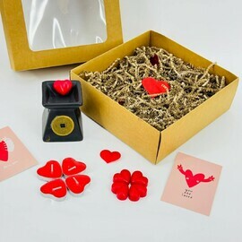 Podarochnij nabor. Arom a lampa dlya efirnih masel s aroma sashe melts i svechki serdechki