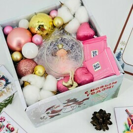 Сладкий новогодний подарок для девочки, девушки с шоколадками и принцесса в колбе