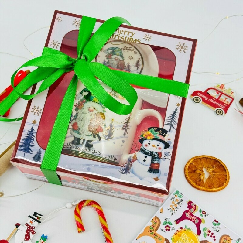 Podarochnij nabor na Novij god. Novogodnyaya kruzhka, blyudtce i lozhka, standart