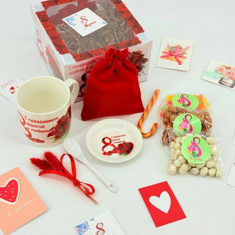 Podarok na 8 marta dlya mami, kollegi. Podarochnij nabor elitnogo chaya s kruzhkoj, sladostyami, standart