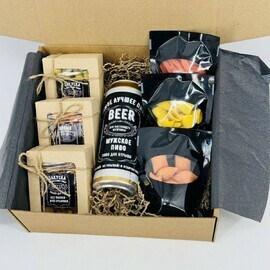 Podarok na 23 fevralya muzhchine. Pivnoj boks so snekami orehami. Sneki dlya piva