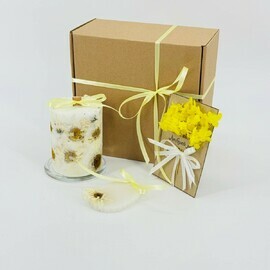 Podarochnij nabor. Botanicheskaya svecha, aroma sashe s tcvetami ruchnoj raboti i avtorskaya otkritka