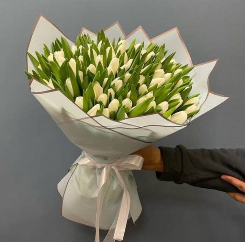 101 belij tyul_pan. Buket tyul_panov na 8 marta, standart