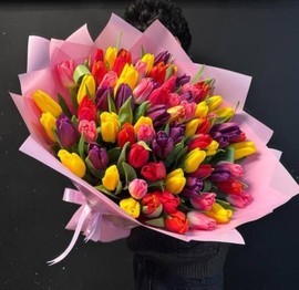 Bol_shoj buket iz 71 tyul_pana v rozovoj upakovke