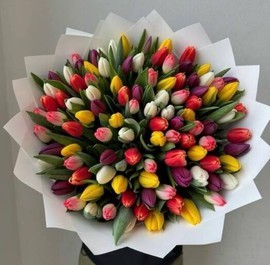 Bol_shoj buket iz 99 raznotcvetnih tyul_panov