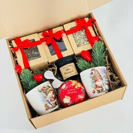 Novogodnij podarochnij nabor, boks. CHaj elitnij, svecha ruchnoj raboti, novogodnyaya kruzhka