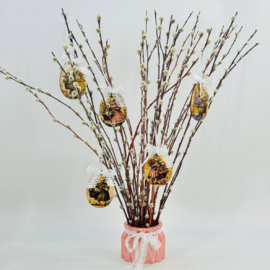 Pashal_naya kompozitciya, verba zhivaya krasnotalka v vaze iz gipsa ruchnoj raboti. Pashal_nij dekor