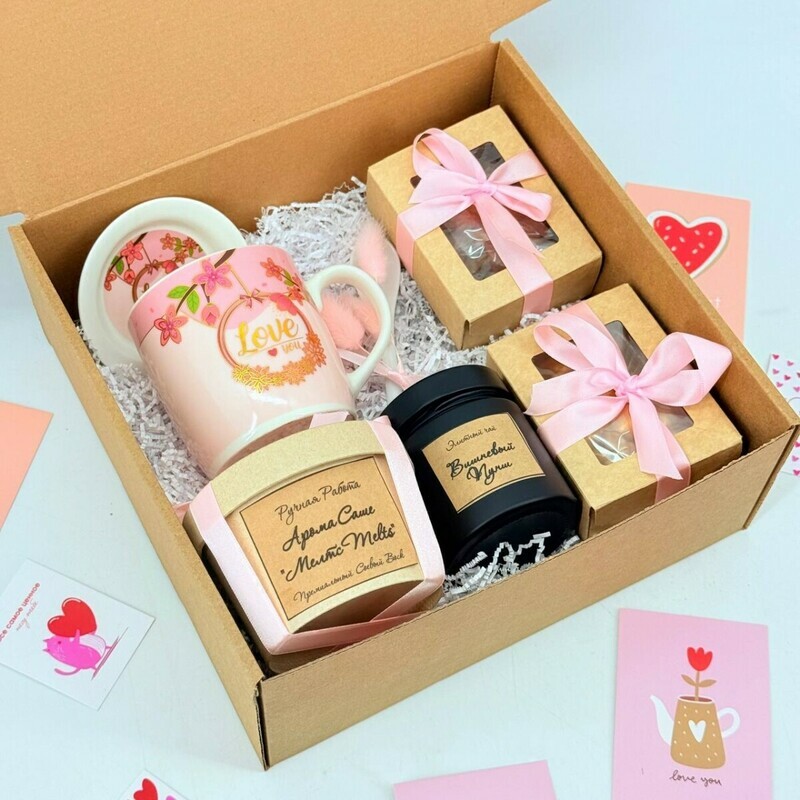 Podarochnij nabor chaya s kruzhkoj, sladkimi orehami v shokolade i aroma sashe melts ruchnoj raboti, standart