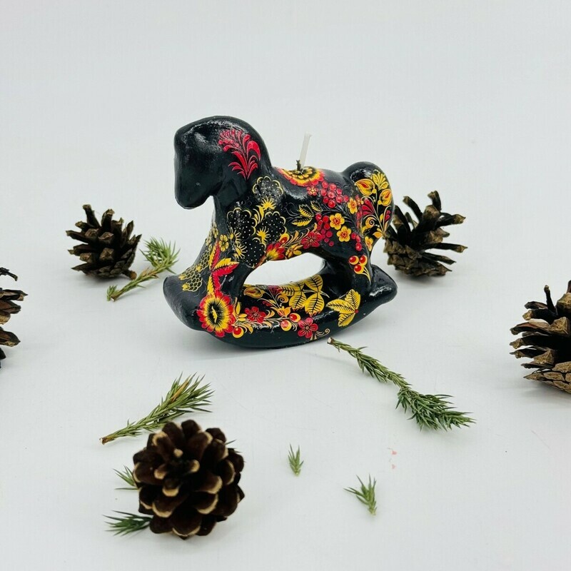 Свеча лошадка-качалка ручной работы дизайн хохлома. Символ года 2026. Подарок на Новый год, стандартный